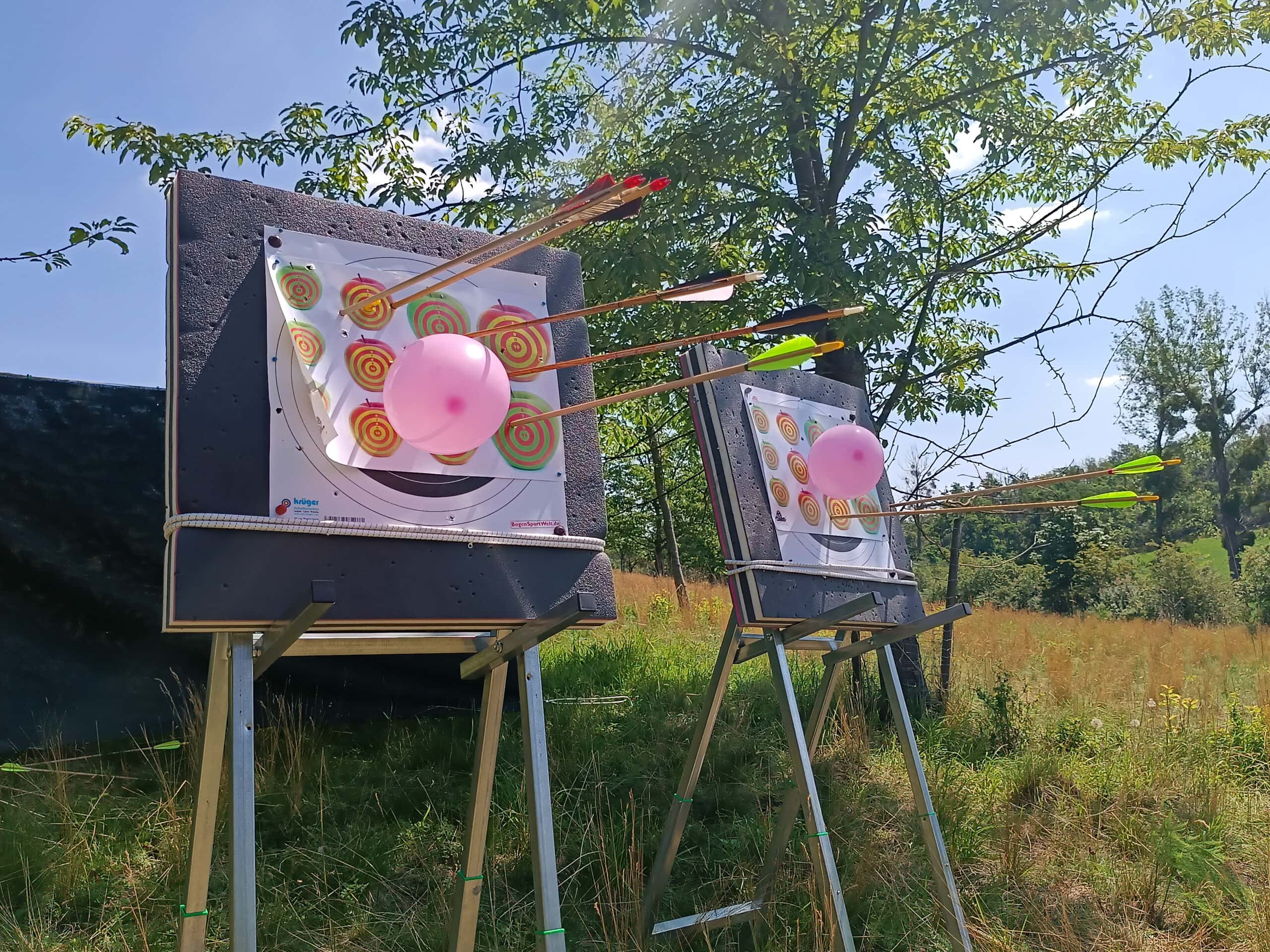 Zielscheiben fürs Bogenschießen im Freien.