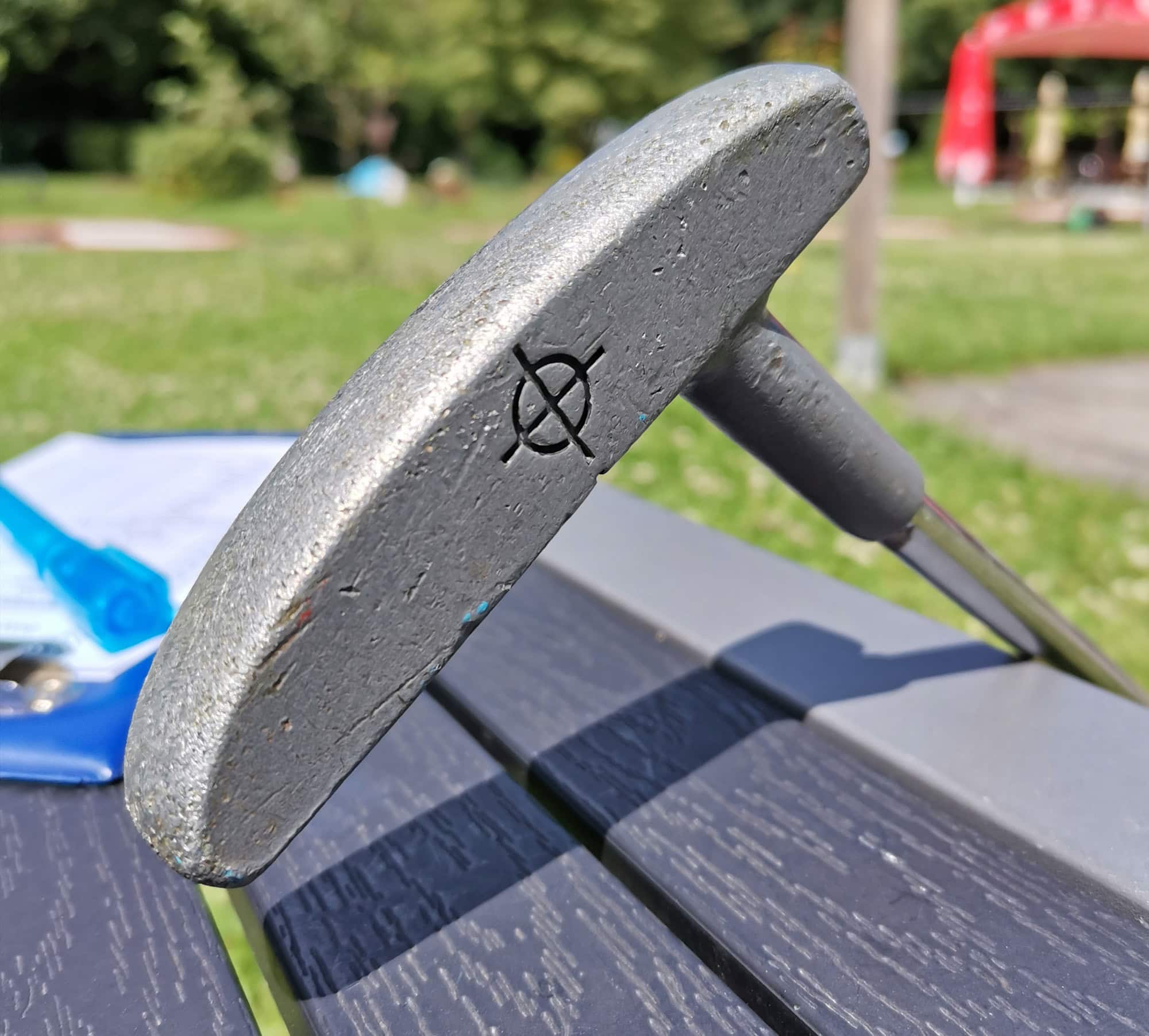 Hupa Teamevent Minigolf 6 Nahaufnahme von einem Minigolfschläger