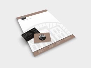 Ein Stapel Briefbögen und 2 Visitenkarten von vorn und hinten. Von uns gestaltet für Kavalier VI