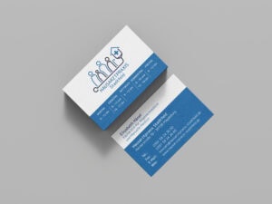 Ein Stapel mit Visitenkarten von der Hausarztpraxis Stadtfeld Magdeburg. Printdesign.