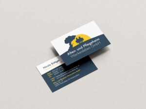 Vorder- und Rückseite der neuen Visitenkarte im Corporate Design des Pflegeheims Wackersleben.