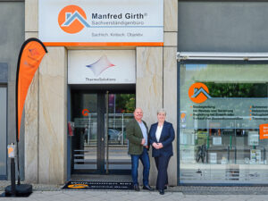 Foto vom Büro von Manfred Girth in Magdeburg mit Außenbeschilderung