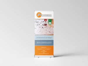 Das aufgestellte Roll-Up für Manfred Girth. Design von hummelt und partner Werbeagentur Magdeburg