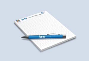 Schreibblock und Kugelschreiber mit dem Corporate Design der in4MD GmbH.