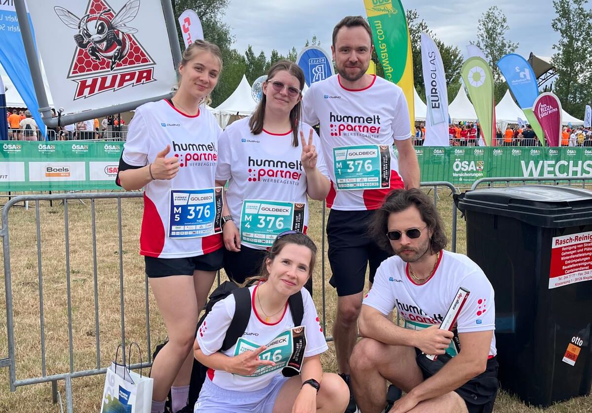 Gruppenbild vom hupa Team bei der Firmenstaffel