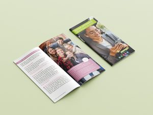 Cover und eine Innenseite der Broschüre zu den Tarifangeboten von marego von 2024. Print-Design von hummelt und partner.